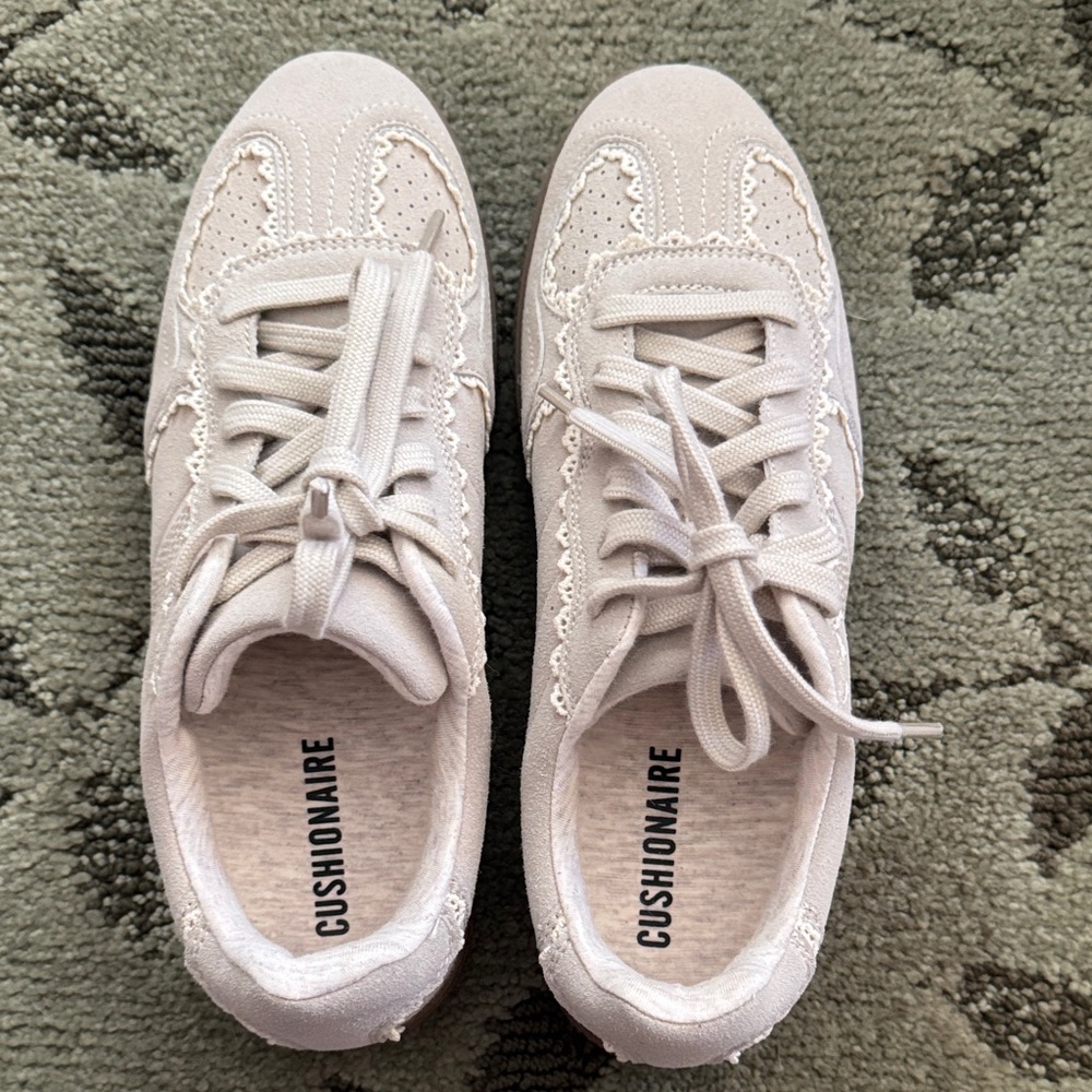 CUSHIONAIRE Women's Lace-Up Sneakers - Light Gray. Size 8W. Never worn.
